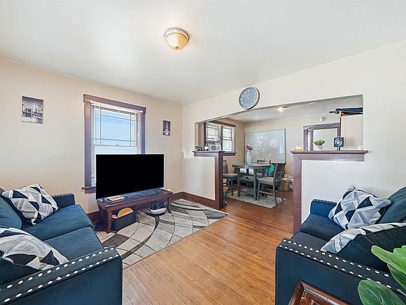 3rd image of 3109 Central Dr