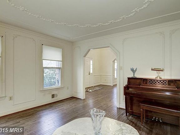 5th image of 9 Galesville Ct