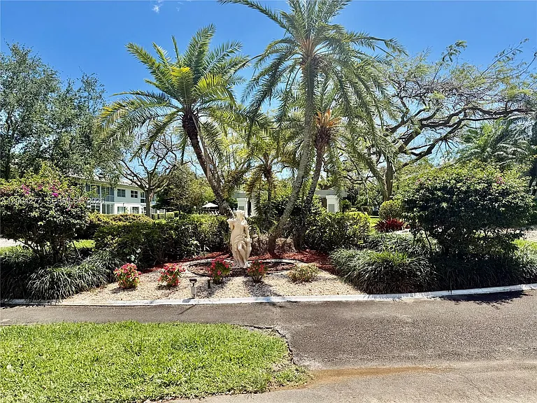1203 Bahama Bnd #G1 — Photo 33