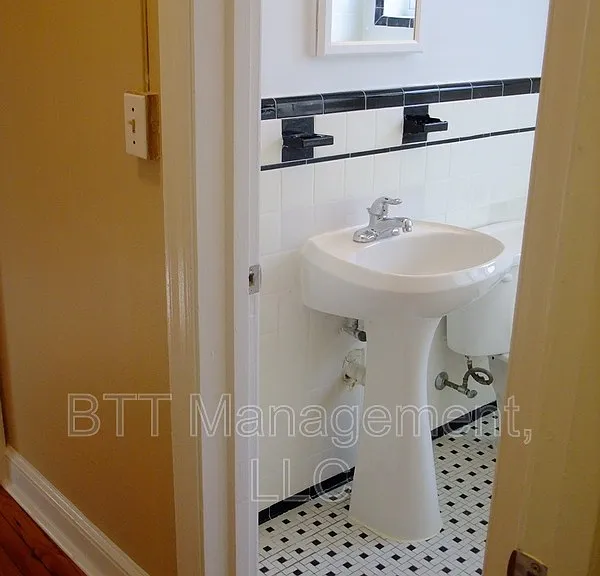 8401 Greenwood Ave #1 — Photo 21