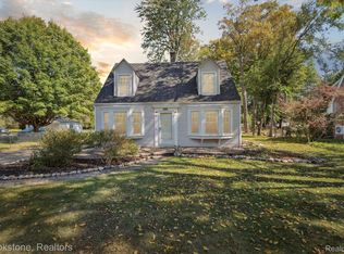 19816 Parkville St, Livonia, MI 48152