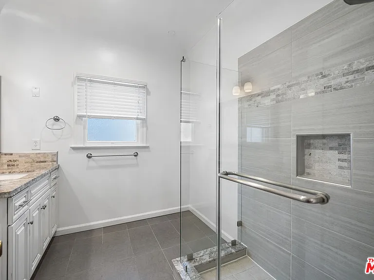 123 S Orange Dr — Photo 10