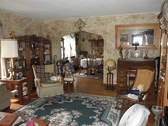 5th image of 304 E Cherry St