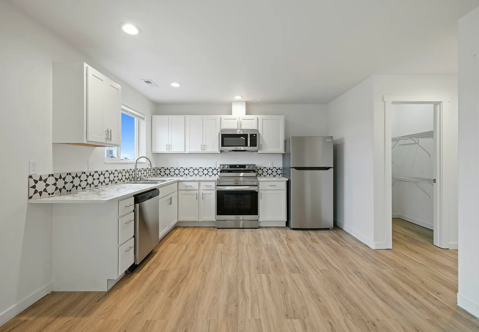 2631 West Marina Drive, Unit 6 — Photo 4