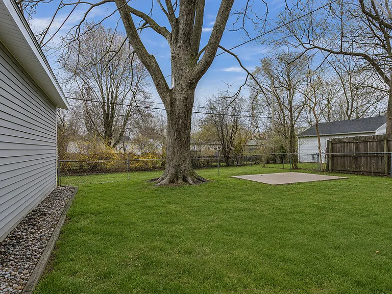 1827 Parkdale Dr — Photo 5