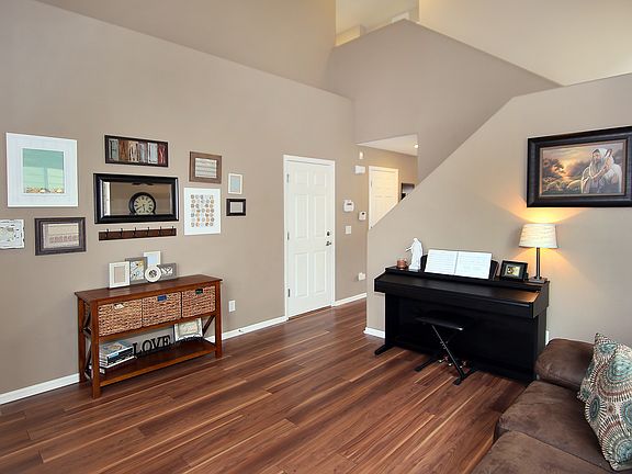 4th image of 2353 Capital Dr