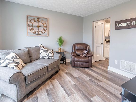 4th image of 1045 Margate Cir