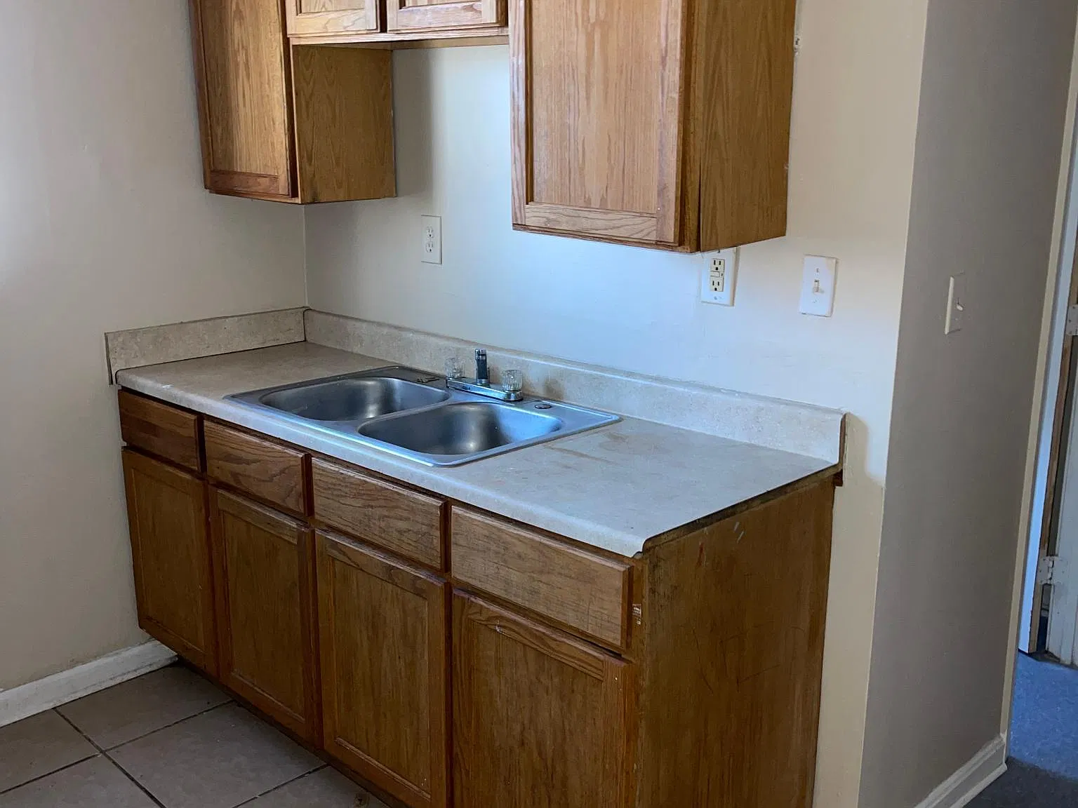 1733 W Ormsby Ave — Photo 1