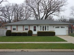 2720 Crowsnest Dr, Hobart, IN 46342