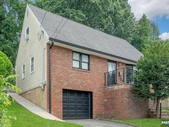 774 Ravenhill Pl, Ridgefield, NJ 07657