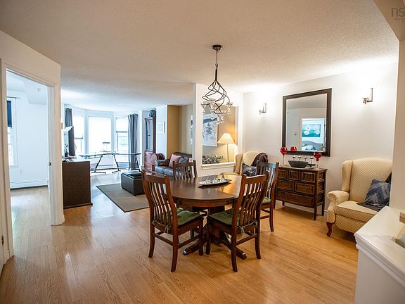 4th image of 1041 Wellington St #204