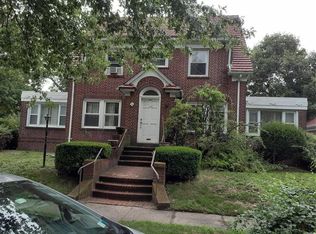 195 Ascan Ave, Flushing, NY 11375