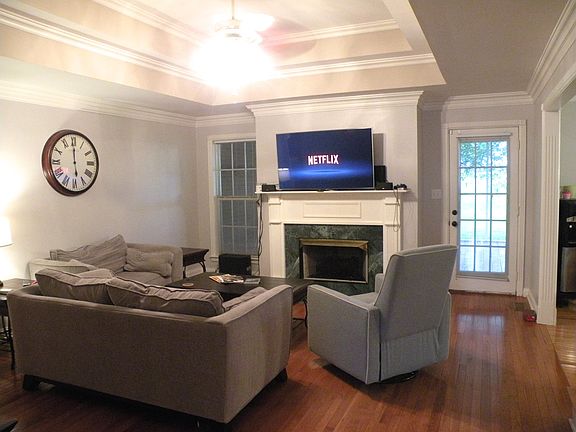 3rd image of 1081 Pinehurst Dr