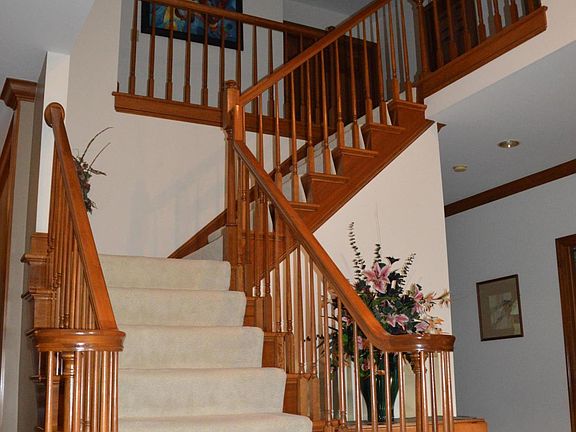 4th image of 8815 Chateau Dr