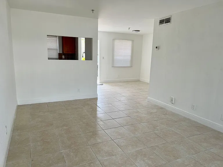 4251 NW 5th St — Photo 2
