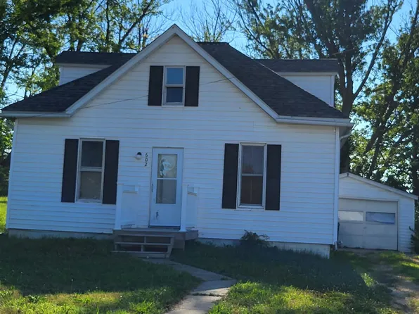 602 S 1st St, Chariton, IA 50049