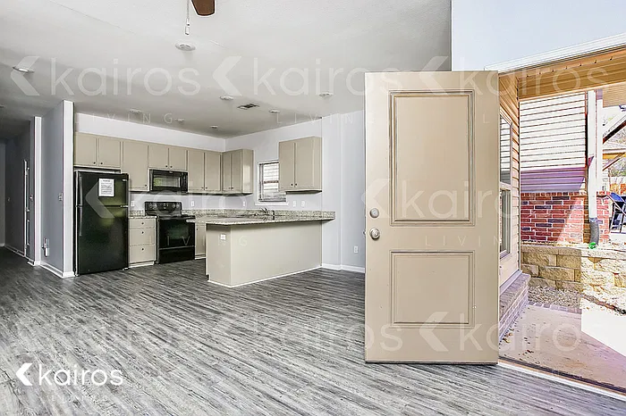 3 bed, 2.5 bath, 1545 sqft, $1,545 — Photo 3