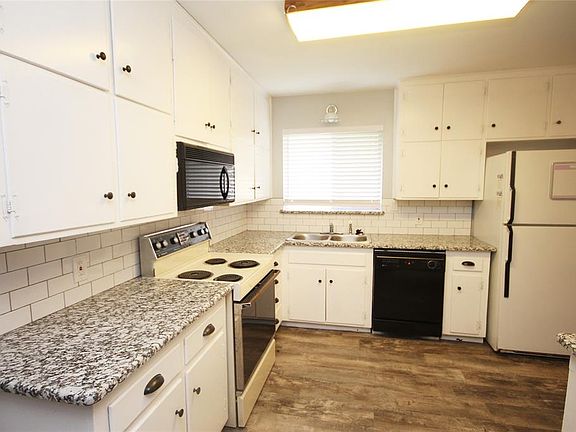 4th image of 1204 Sherwood Dr