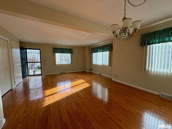 5th image of 5905 36th Avenue Ct #18