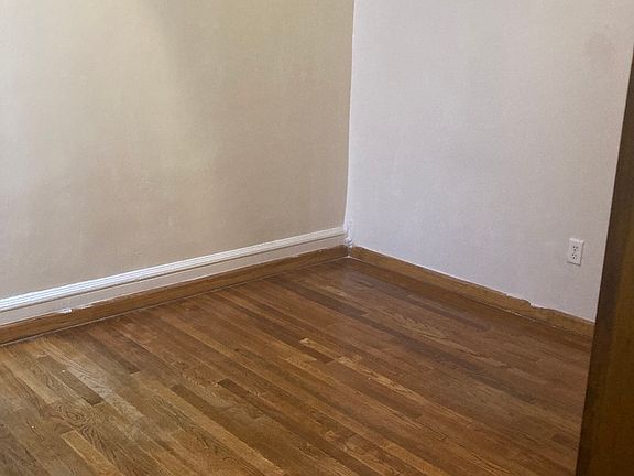 2nd image of 863 Saint Johns Pl APT 1