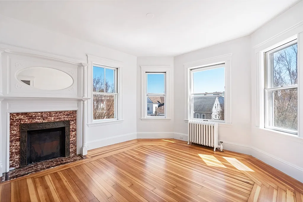 2 bed, 1.0 bath, 1341 sqft, $3,700 — Photo 1