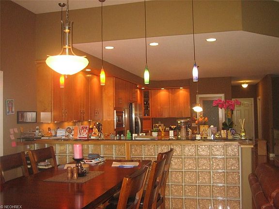 2nd image of 214 Palmer Cres