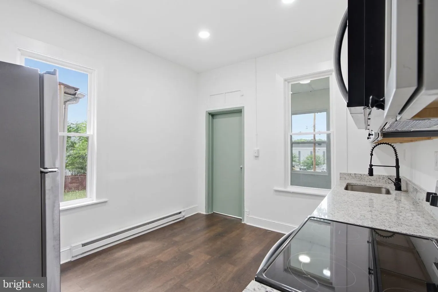 1 bed, 850 sqft, $1,400 — Photo 2