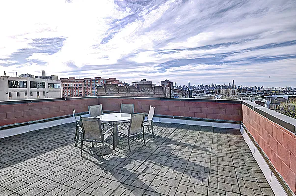 Rented by Level Group | media 3