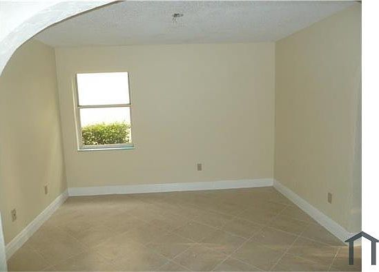 3rd image of 866 NW 99th Ave