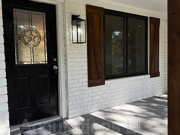 3rd image of 3601 Oakwood St