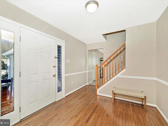3rd image of 5623 Roundtree Ln