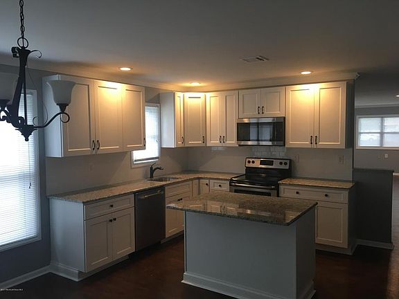 4th image of 430 Jamaica Blvd