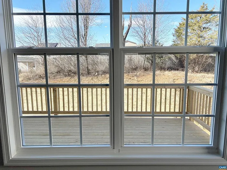 325 Willowshire Ct — Photo 8