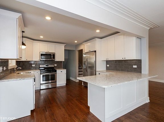 4th image of 8926 S Mozart Ave