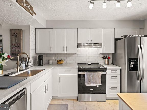 5th image of 5365 Harbor Court Dr