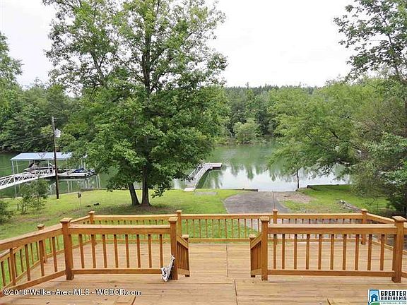 Image 2: Lakeside Deck