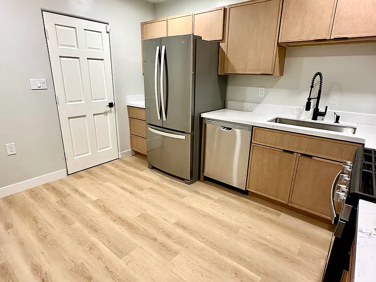 735 W Coolidge St #F — Photo 4