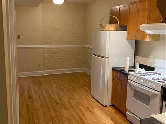 2nd image of 884 Massachusetts Ave #10