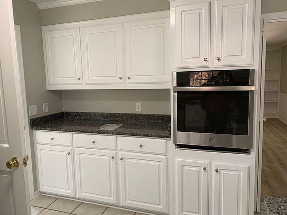 Kitchen wall oven
