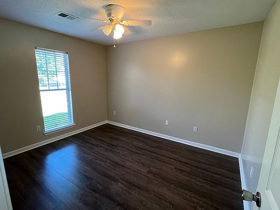 4th image of 5043 Rocky Point Dr