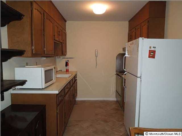 2nd image of 880 Balmoral Court #B