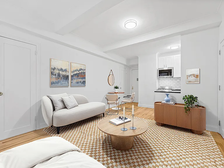440 W 34th St #2D — Photo 1