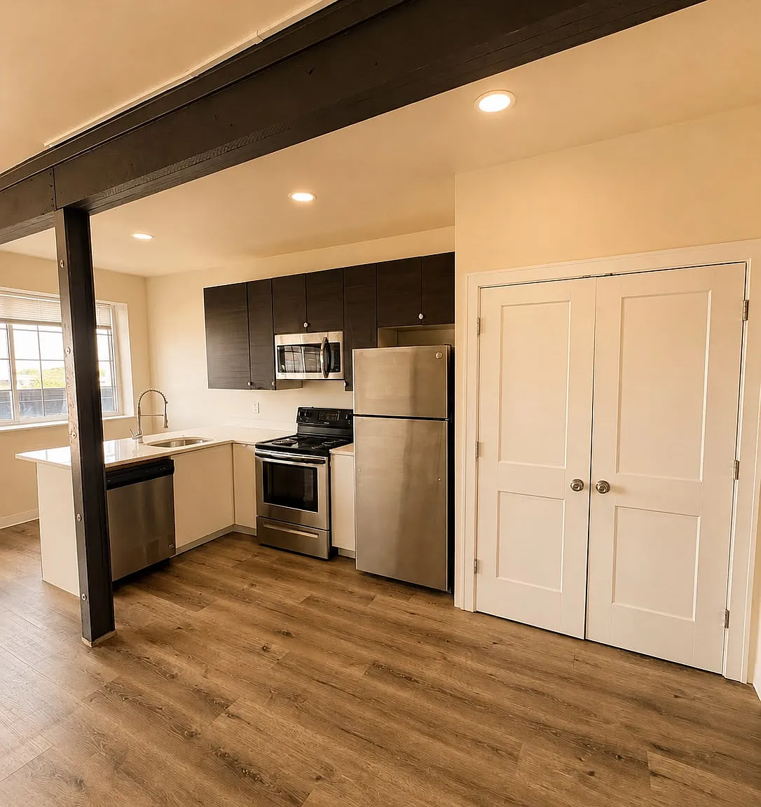 Elaine Lofts — Photo 1