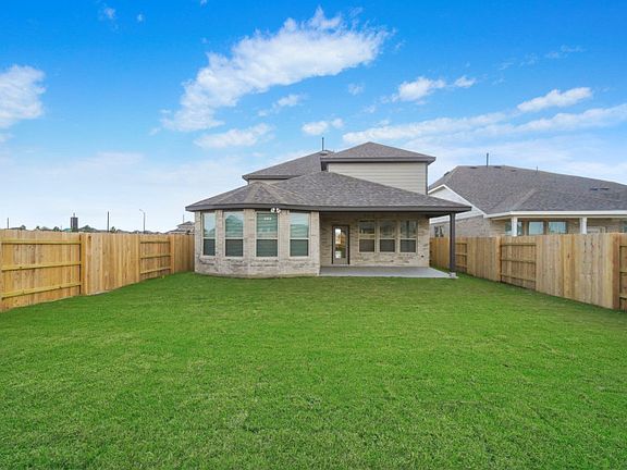 Spacious Backyard Covered Patio