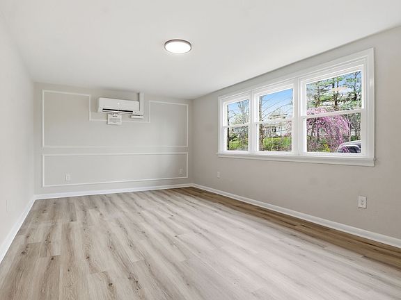 3rd image of 234 Hartley Rd APT 2