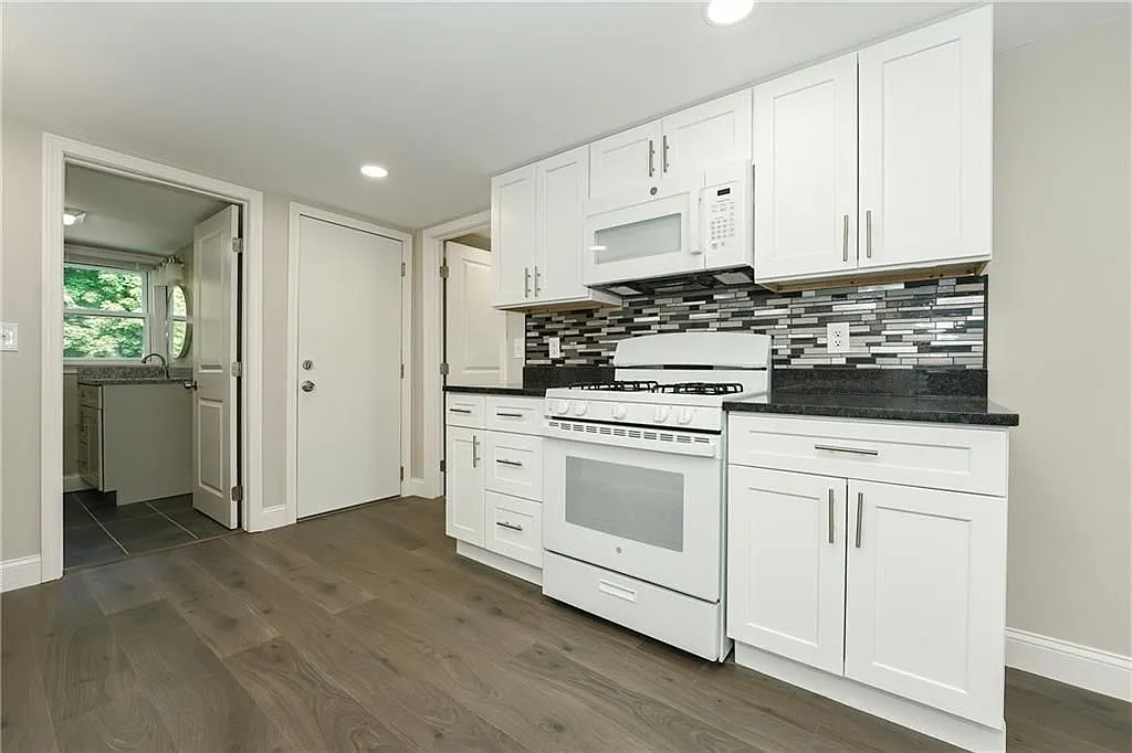 2 bed, 1.0 bath, 640 sqft, $2,200 — Photo 3