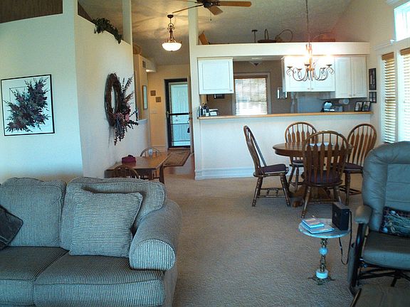 Living Room/Dining Area