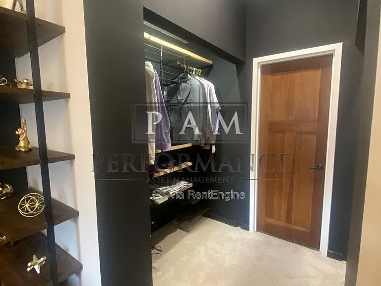 234 N Broadway — Photo 15