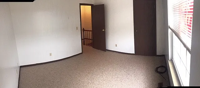 121 Oakwood Rd E — Photo 8