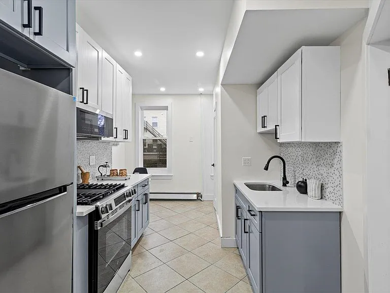 121 41st St #3 — Photo 3